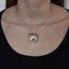 Einzigartiges Schmuckstück: Tahiti-Perle auf gewölbtem Quadrat aus meiner Weltumsegelung