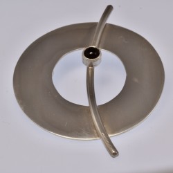 Kreis-Anhänger in Silber mit geschwungener Diagonale und Onyx